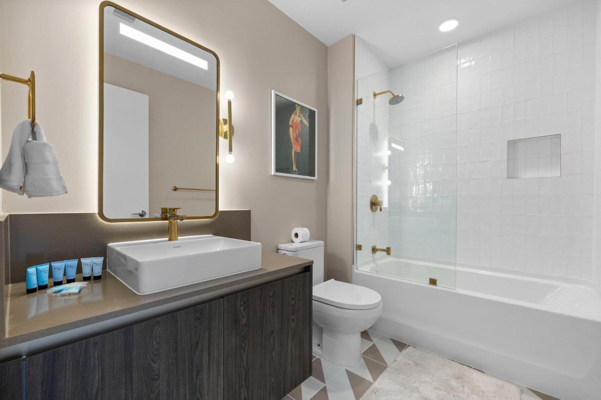 Free Parking! Ph Luxury 3br In Downtown *