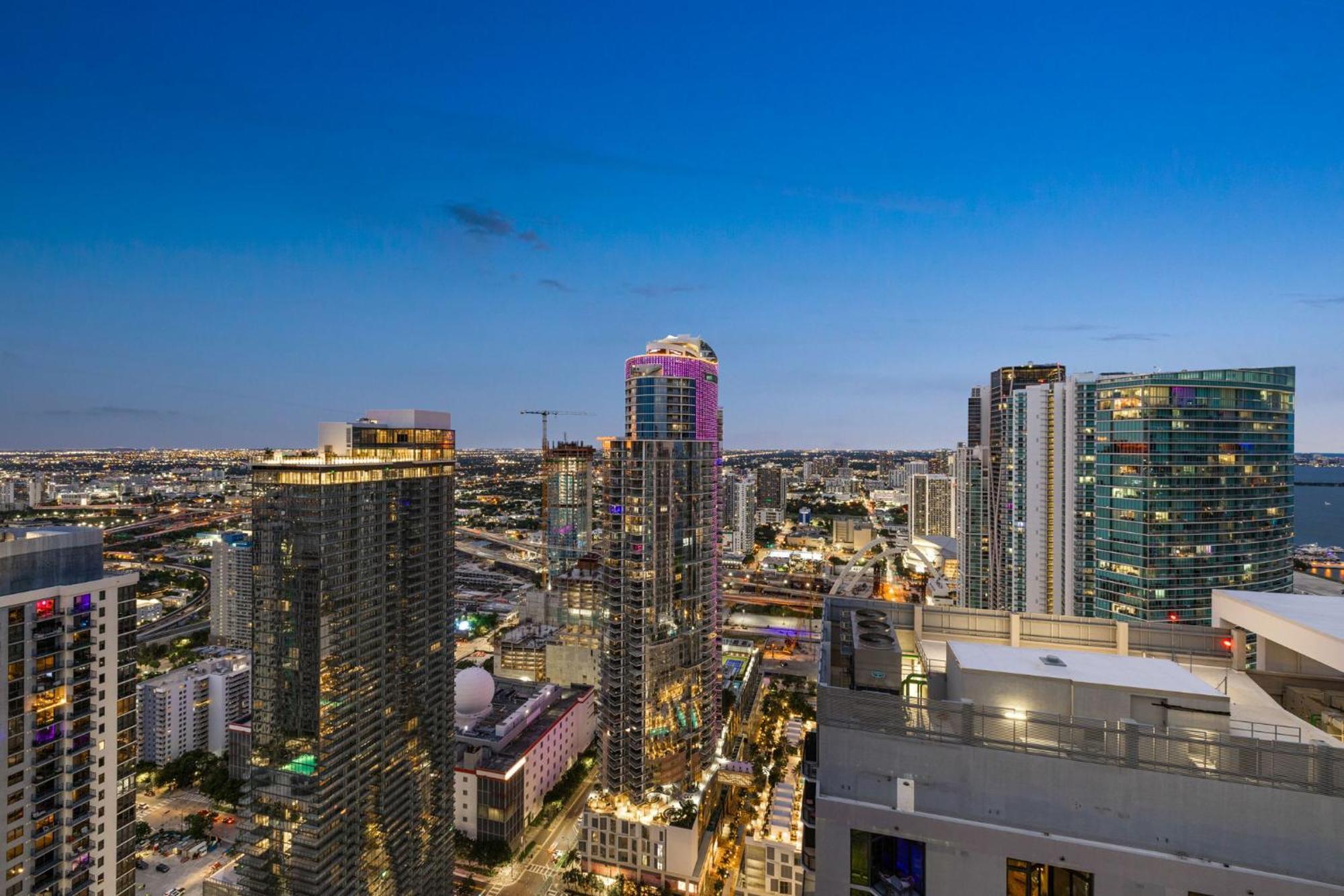 Free Parking! Ph Luxury 3br In Downtown *