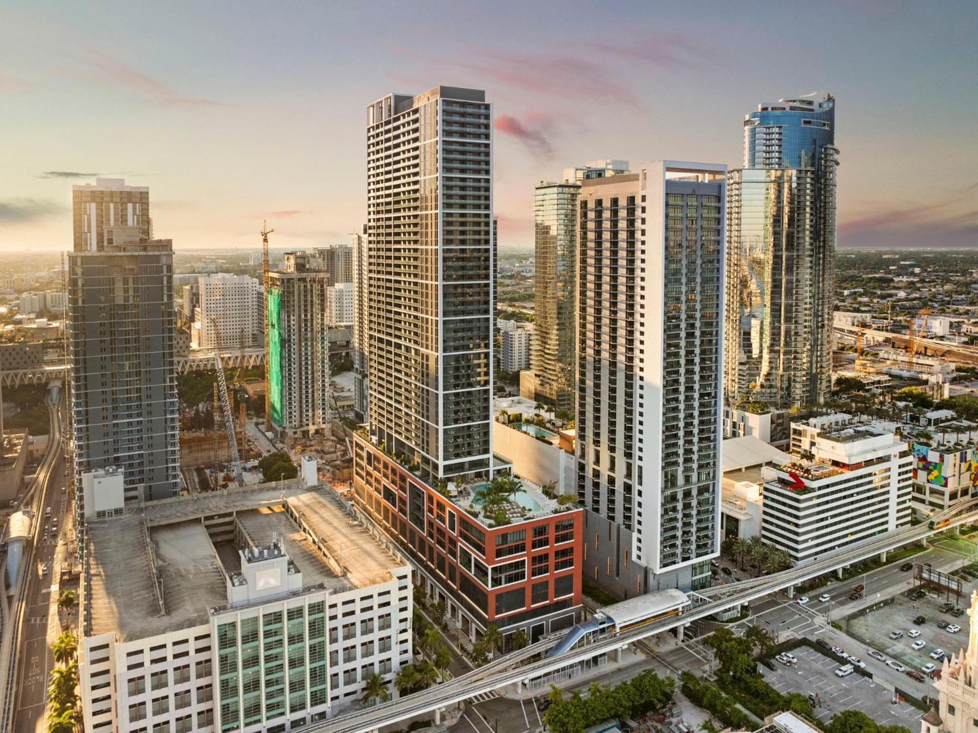 Free Parking! Ph Luxury 3br In Downtown Apartment *