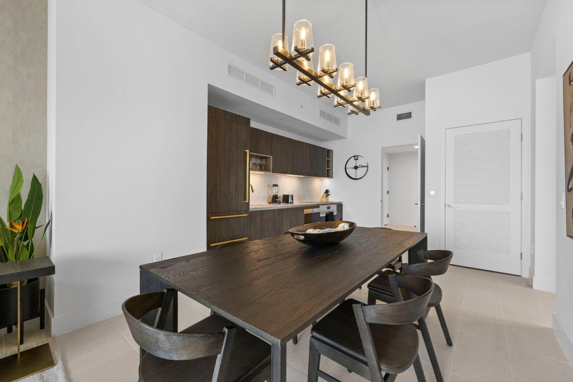 Free Parking! Ph Luxury 3br In Downtown Apartment *