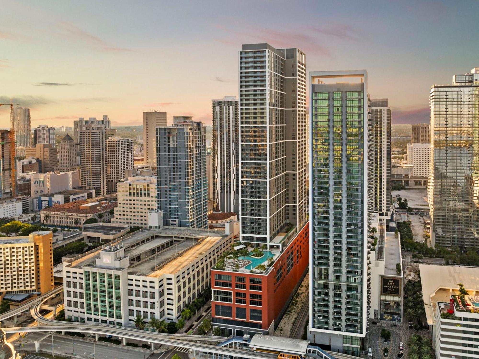 Free Parking! Ph Luxury 3br In Downtown Apartment *