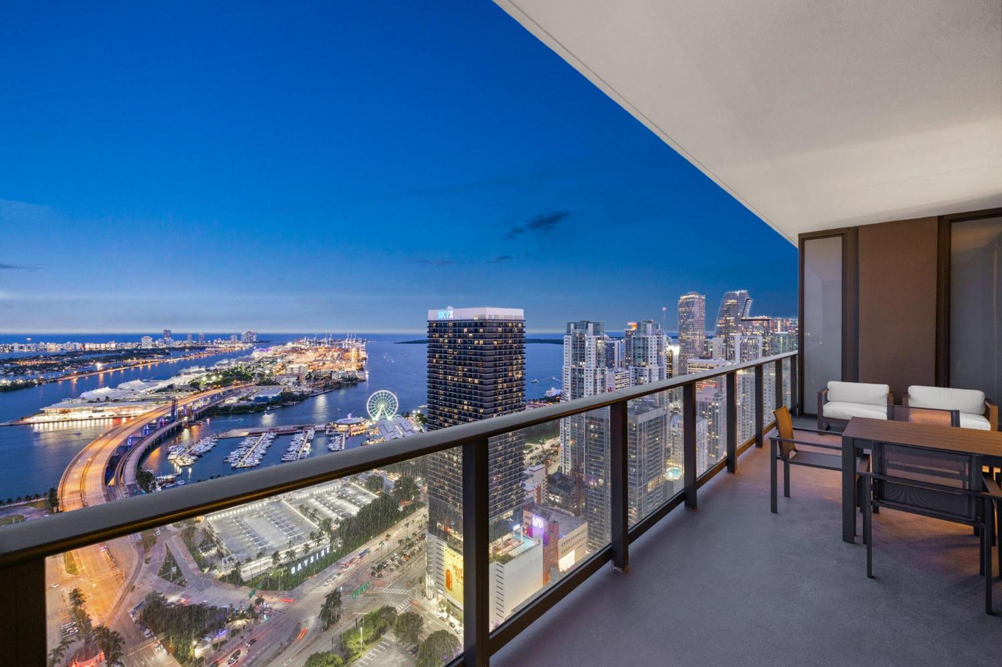 Free Parking! Ph Luxury 3br In Downtown