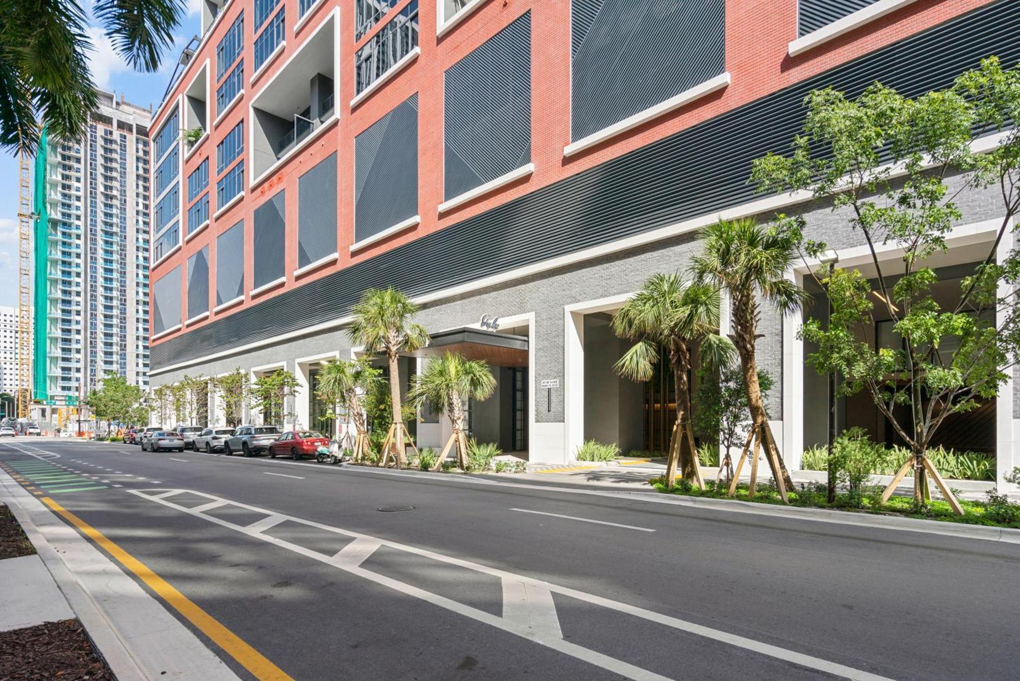 New Luxury 26th Floor In The Heart Of