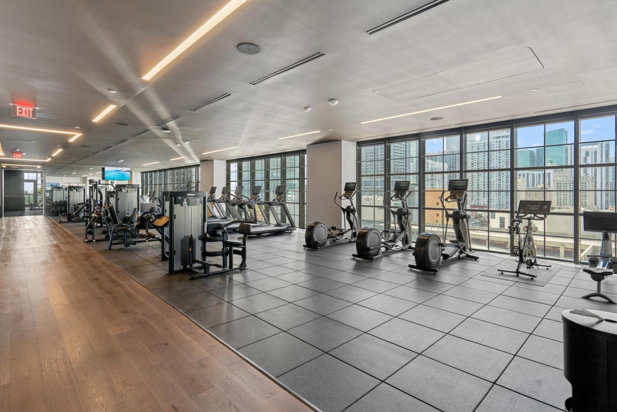 New Luxury 26th Floor In The Heart Of Apartment