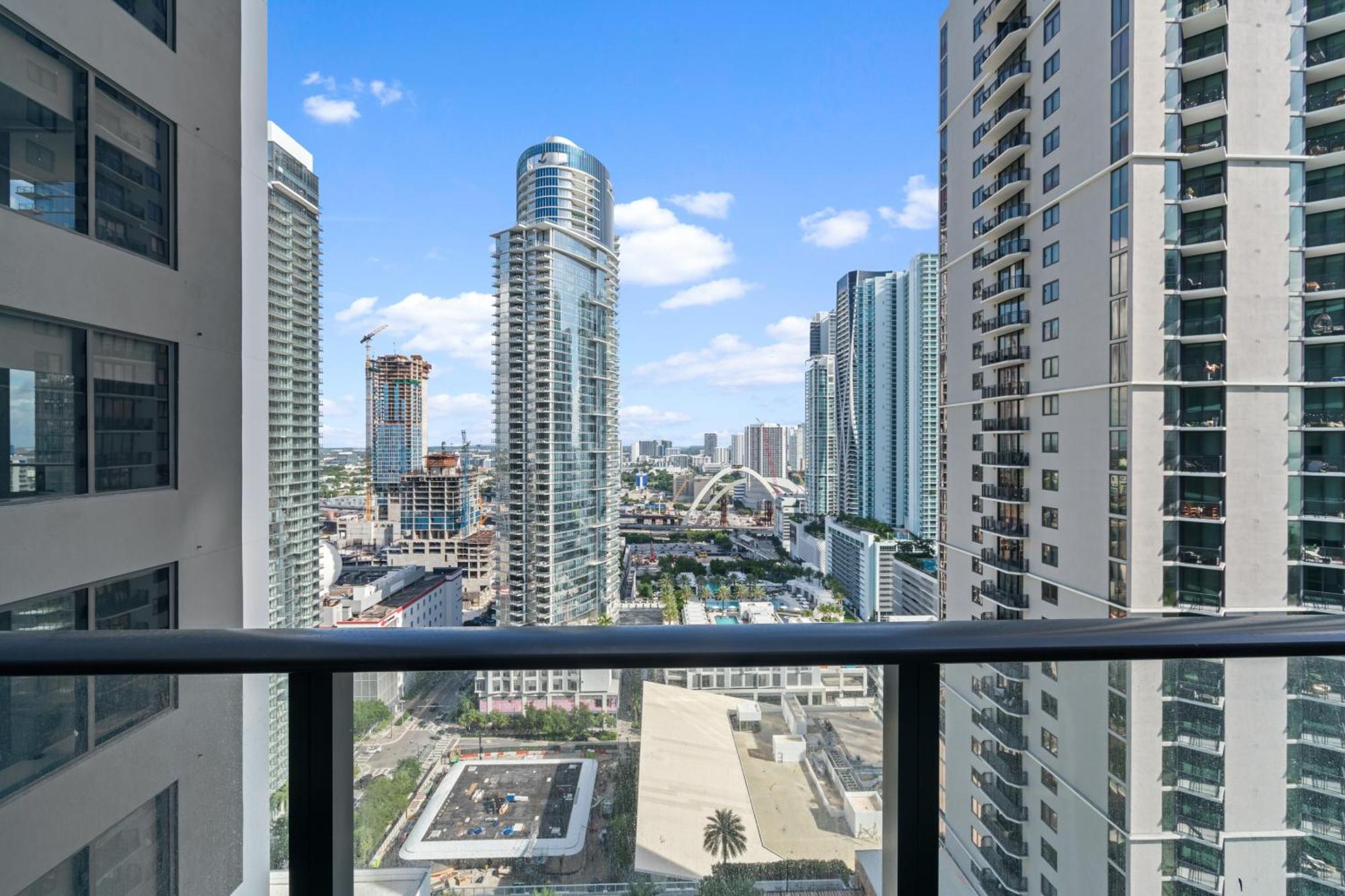 New Luxury 26th Floor In The Heart Of Apartment *