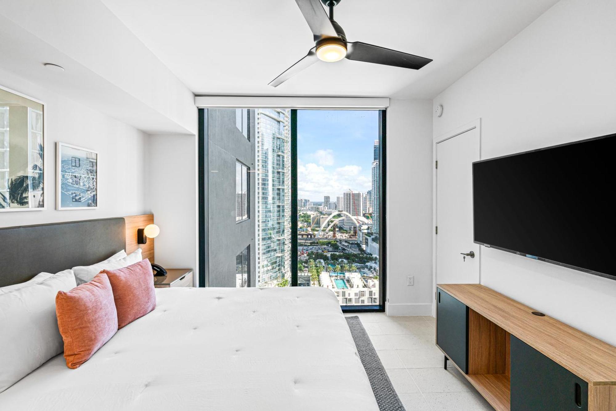 New Luxury 26th Floor In The Heart Of *