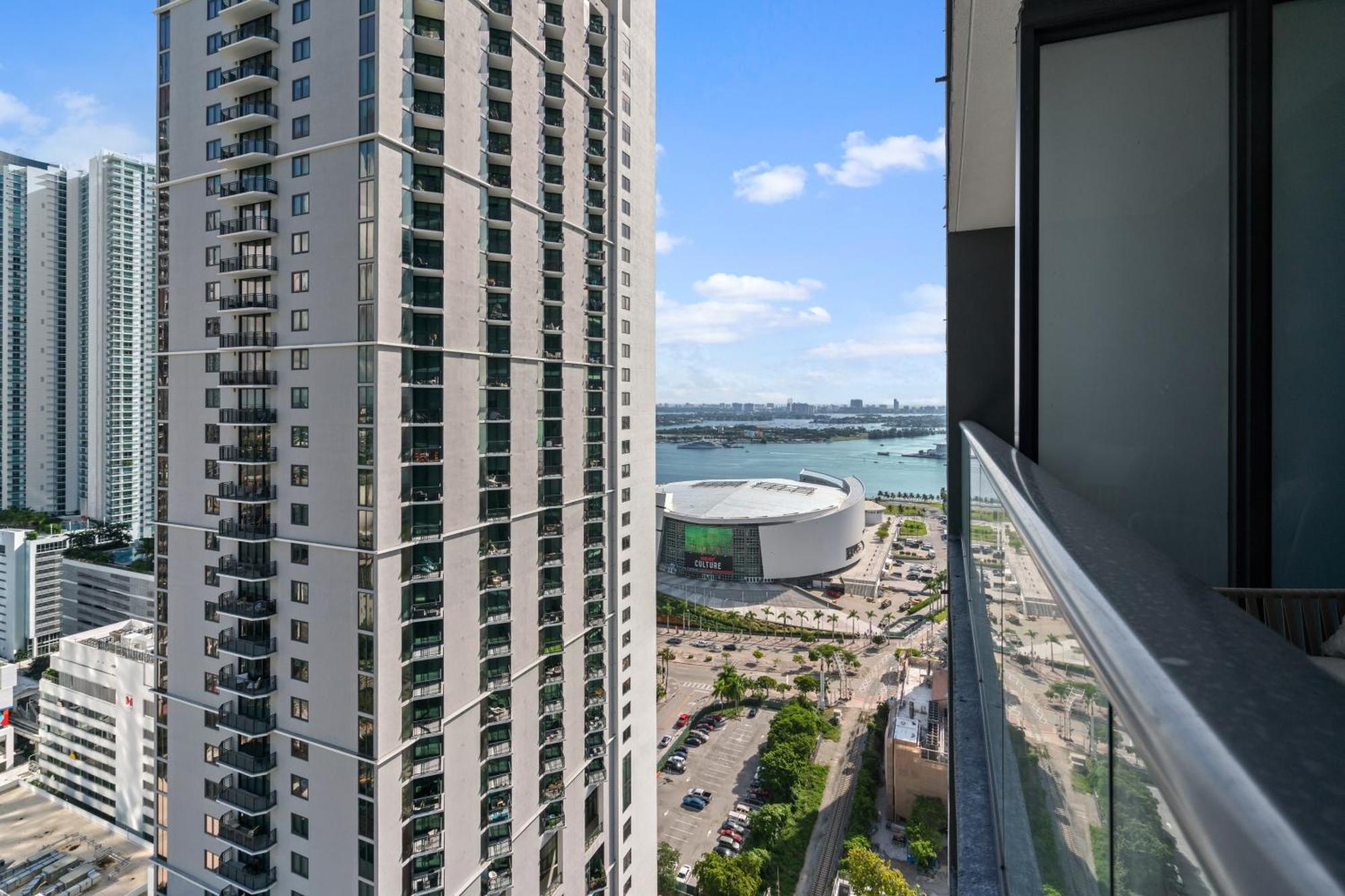 New Luxury 26th Floor In The Heart Of Apartment *