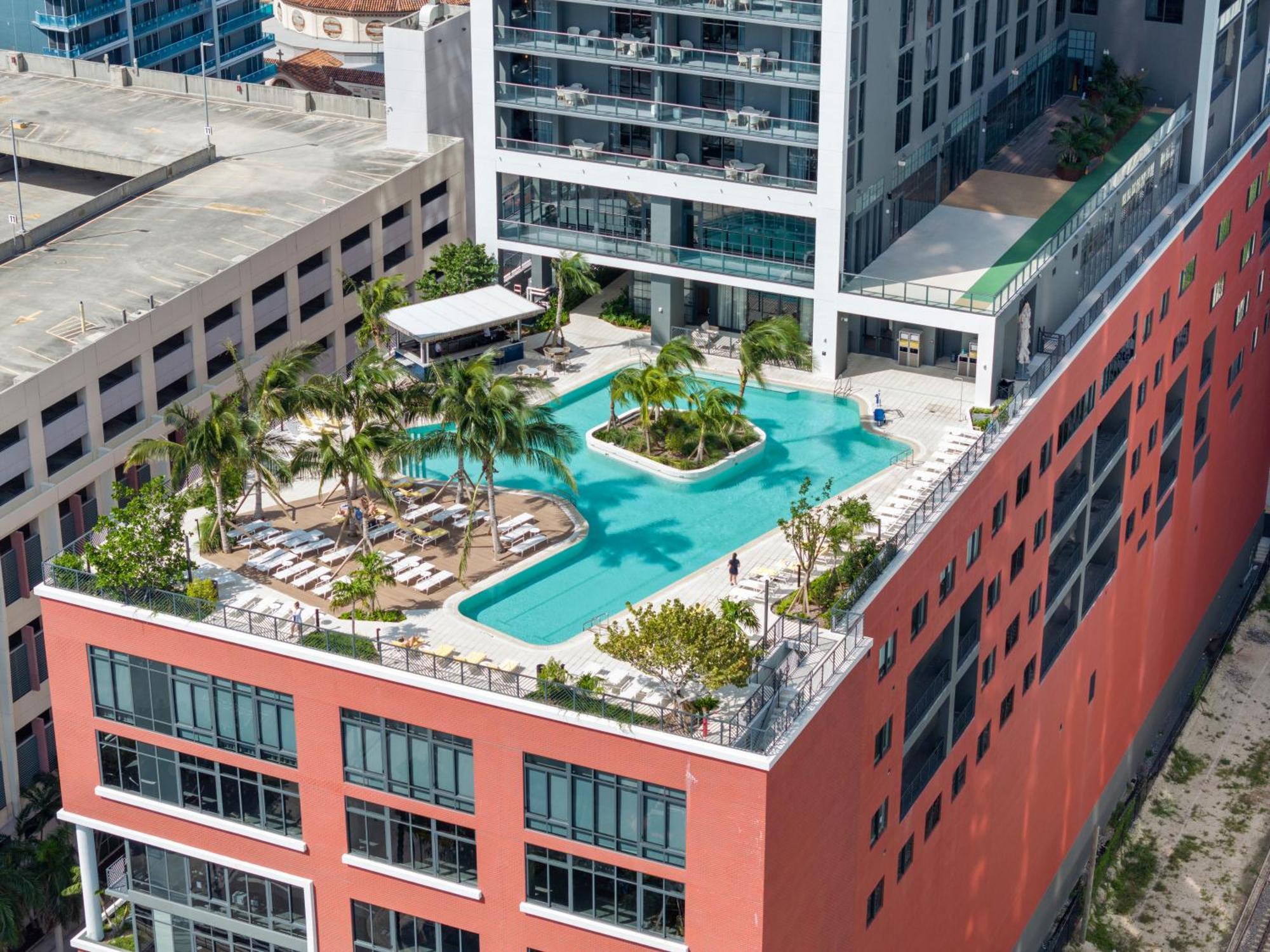 New Luxury 26th Floor In The Heart Of