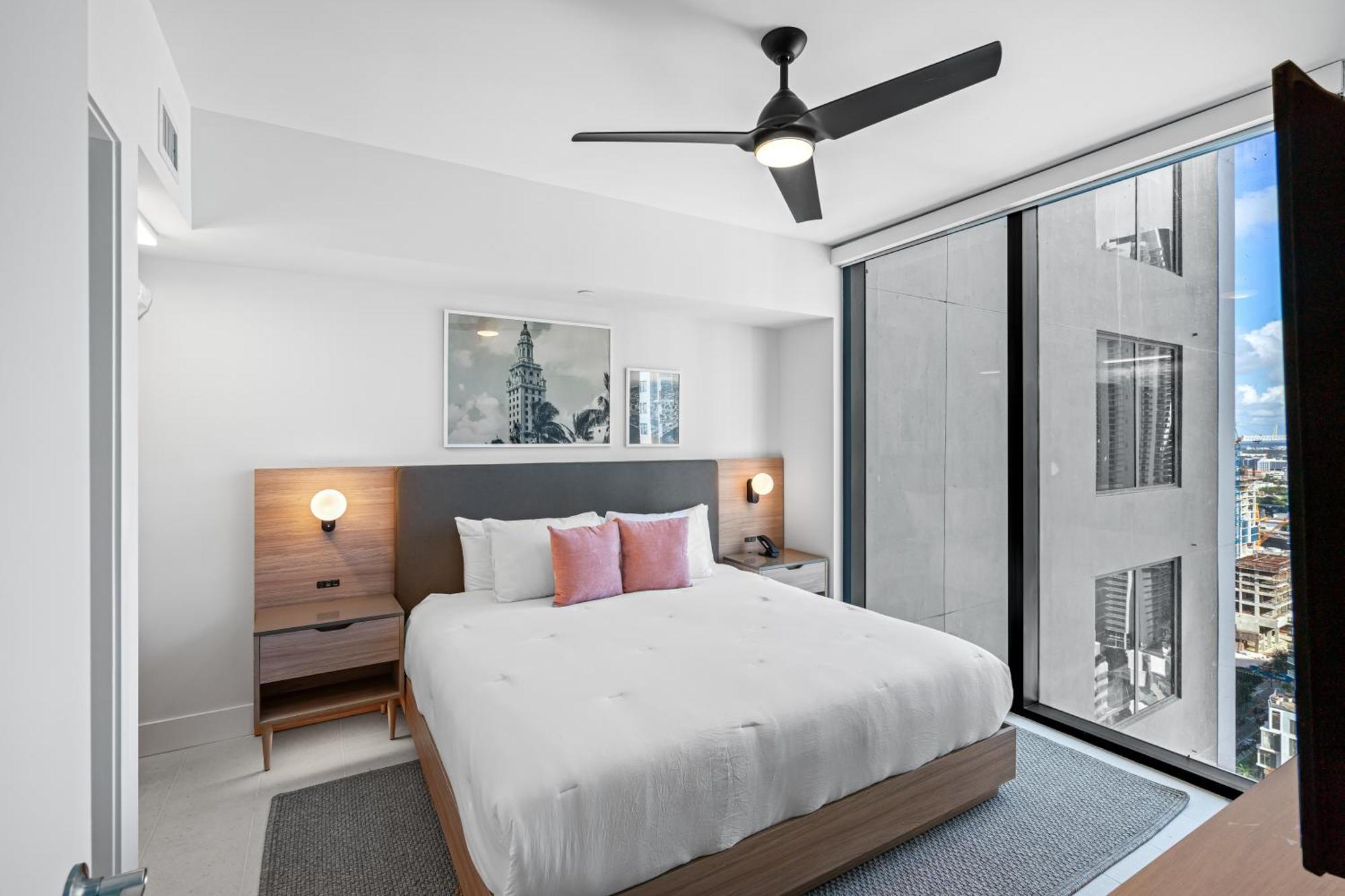 New Luxury 26th Floor In The Heart Of Apartment *