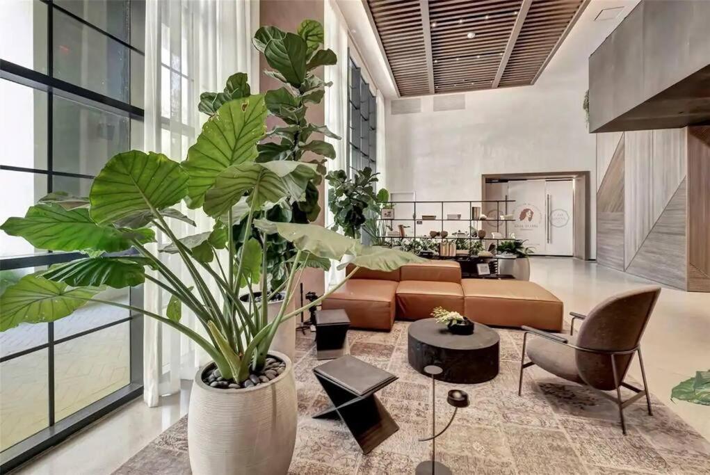New Luxury 26th Floor In The Heart Of Apartment *