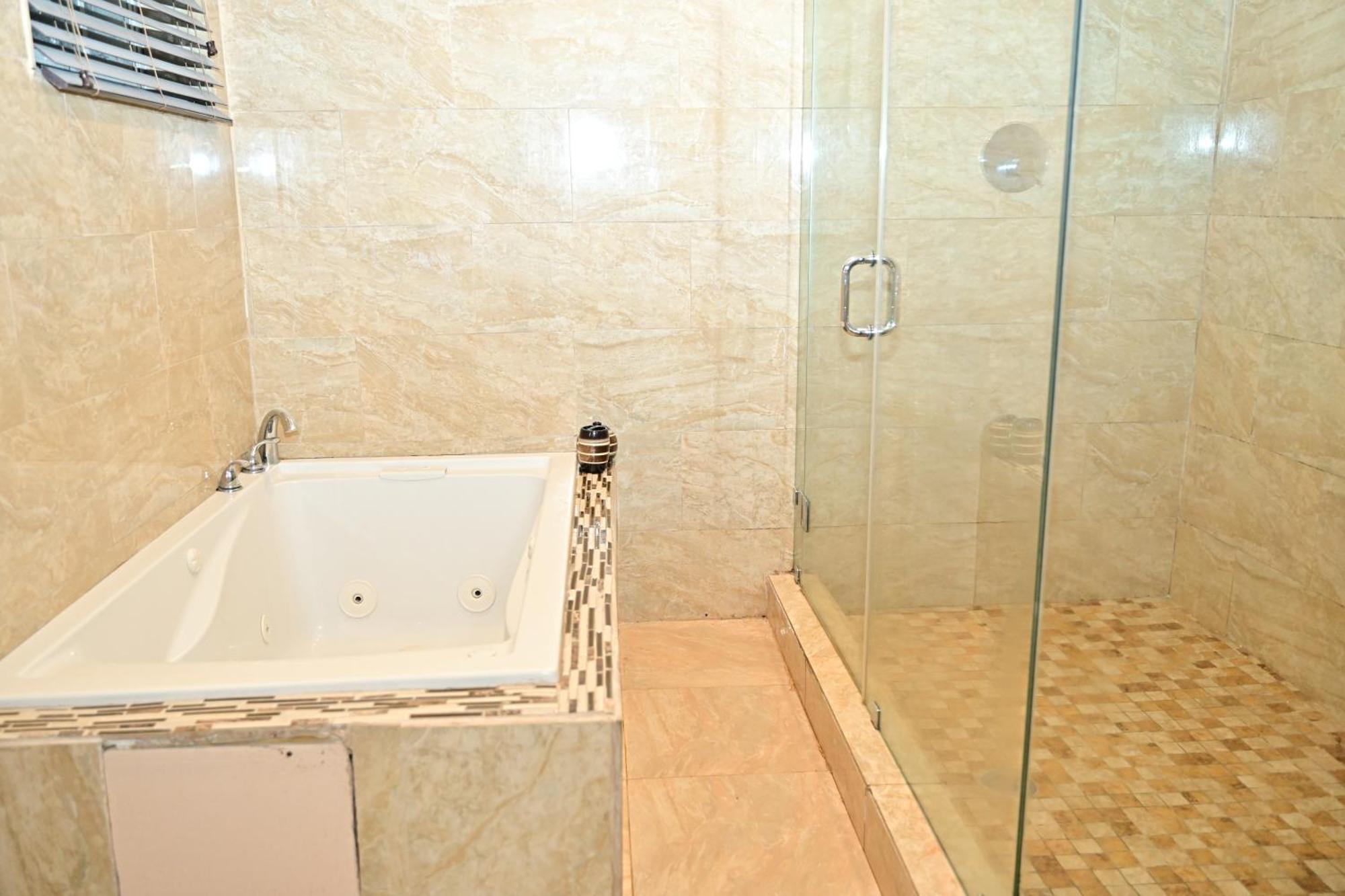 Luxury 5 Minutes From Stadium *