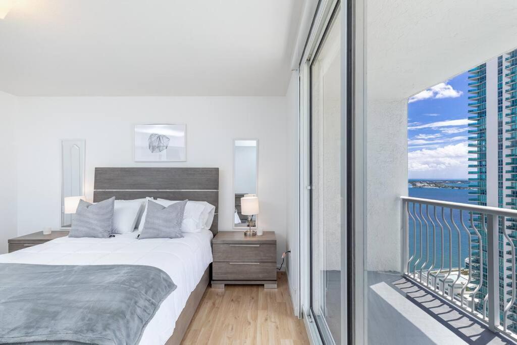 Spacious 29th Floor 1 Bed 1 Bth Brickell Ocean View