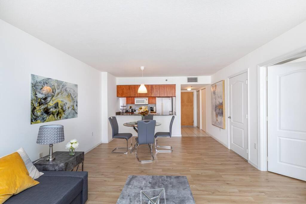 Spacious 29th Floor 1 Bed 1 Bth Brickell Ocean View