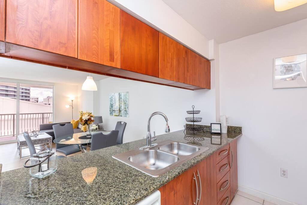Spacious 29th Floor 1 Bed 1 Bth Brickell Ocean View