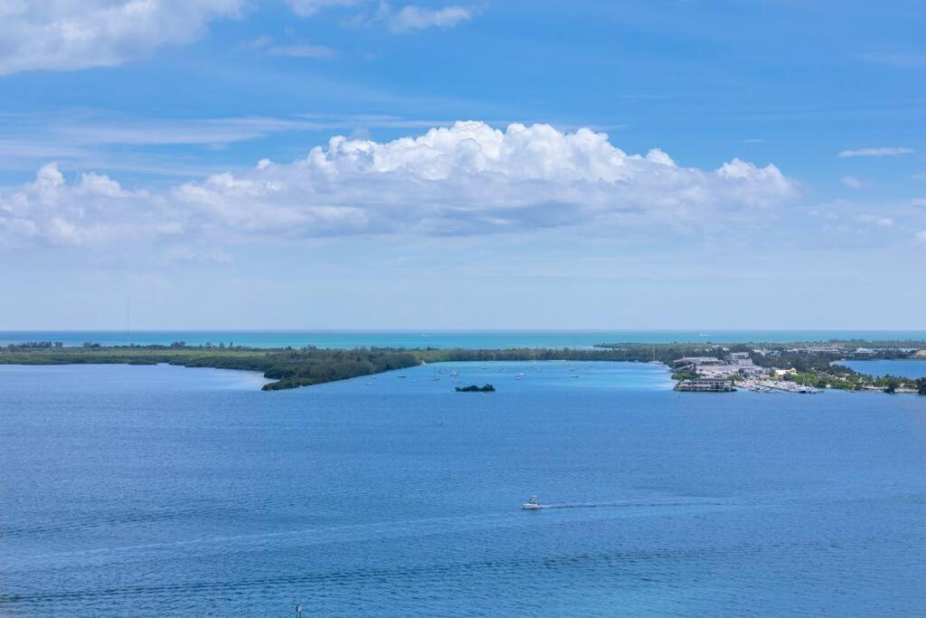 Spacious 29th Floor 1 Bed 1 Bth Brickell Ocean View *