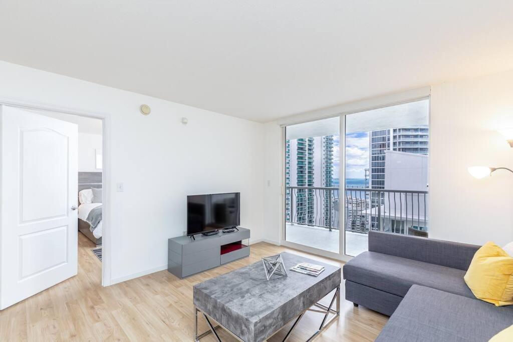 Spacious 29th Floor 1 Bed 1 Bth Brickell Ocean View
