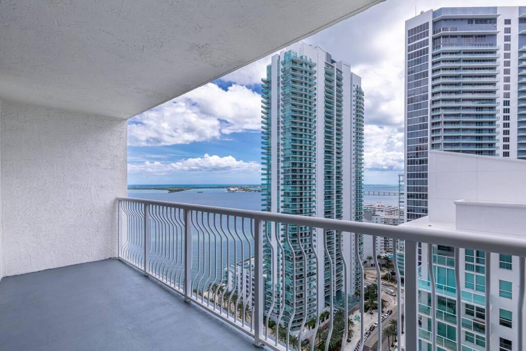 Spacious 29th Floor 1 Bed 1 Bth Brickell Ocean View Apartment