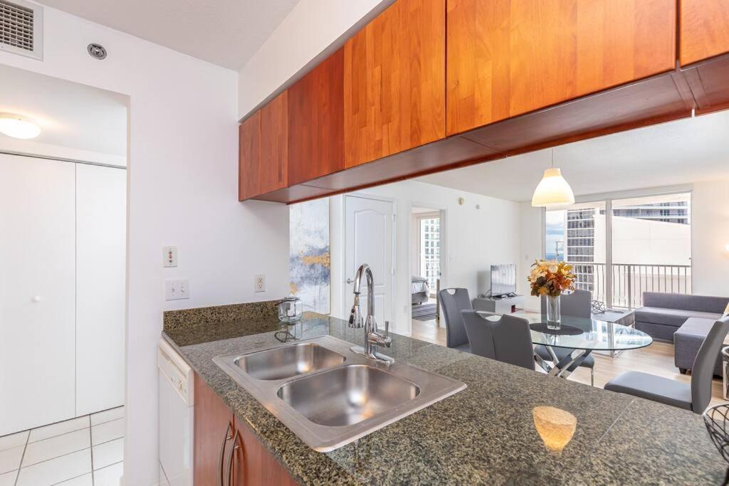 Spacious 29th Floor 1 Bed 1 Bth Brickell Ocean View Apartment Miami