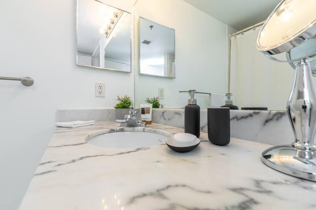 Spacious 29th Floor 1 Bed 1 Bth Brickell Ocean View * Miami