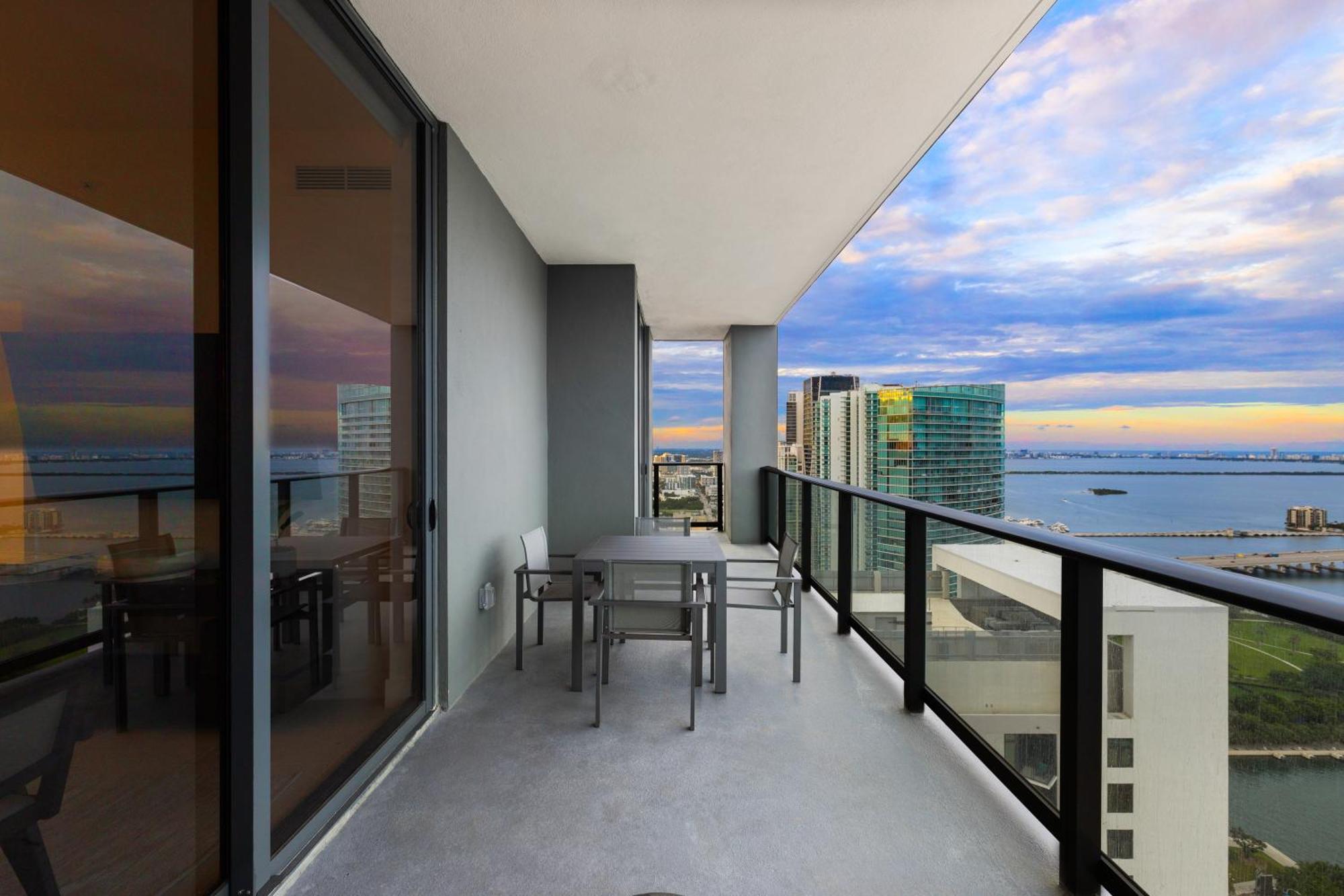 Free Parking! Ph Luxury 3br In Downtown *