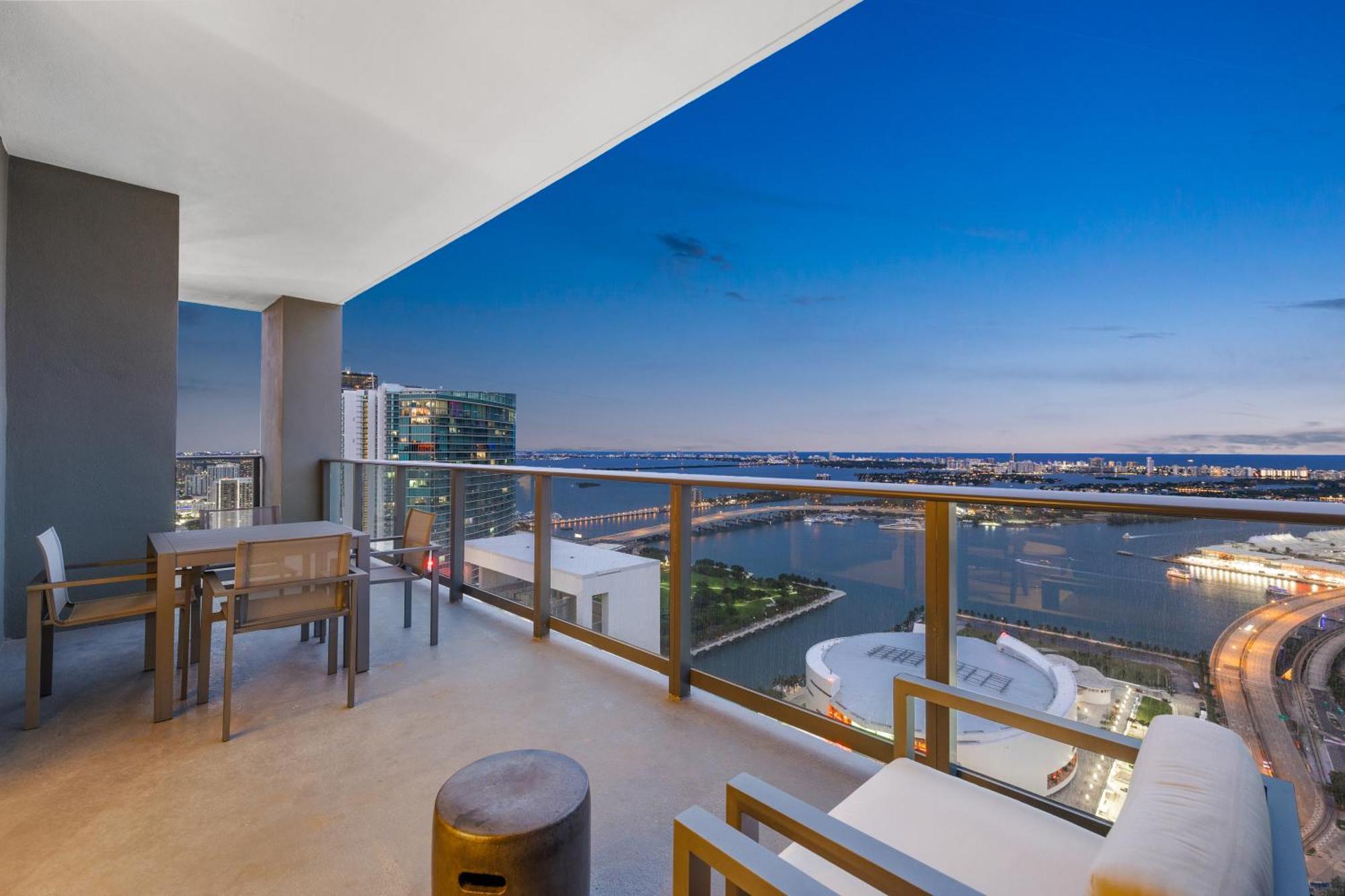 Free Parking! Ph Luxury 3br In Downtown Miami
