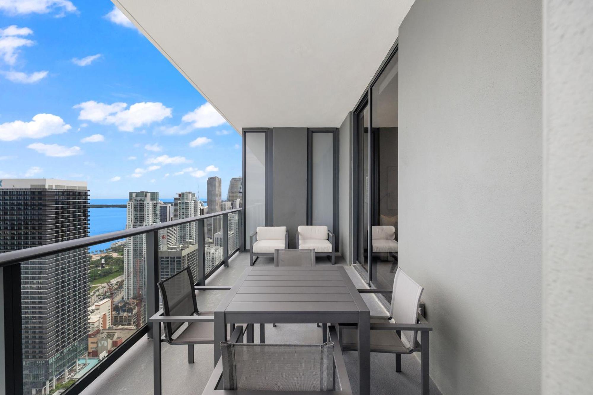 Free Parking! Ph Luxury 3br In Downtown Apartment