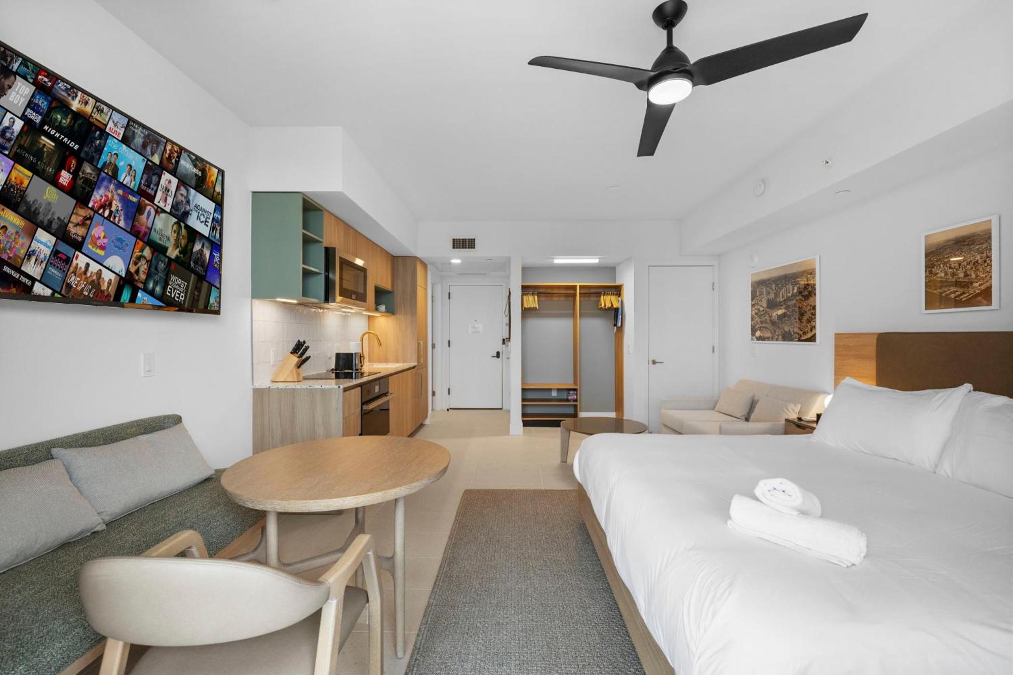 Free Parking! In Downtown Apartment