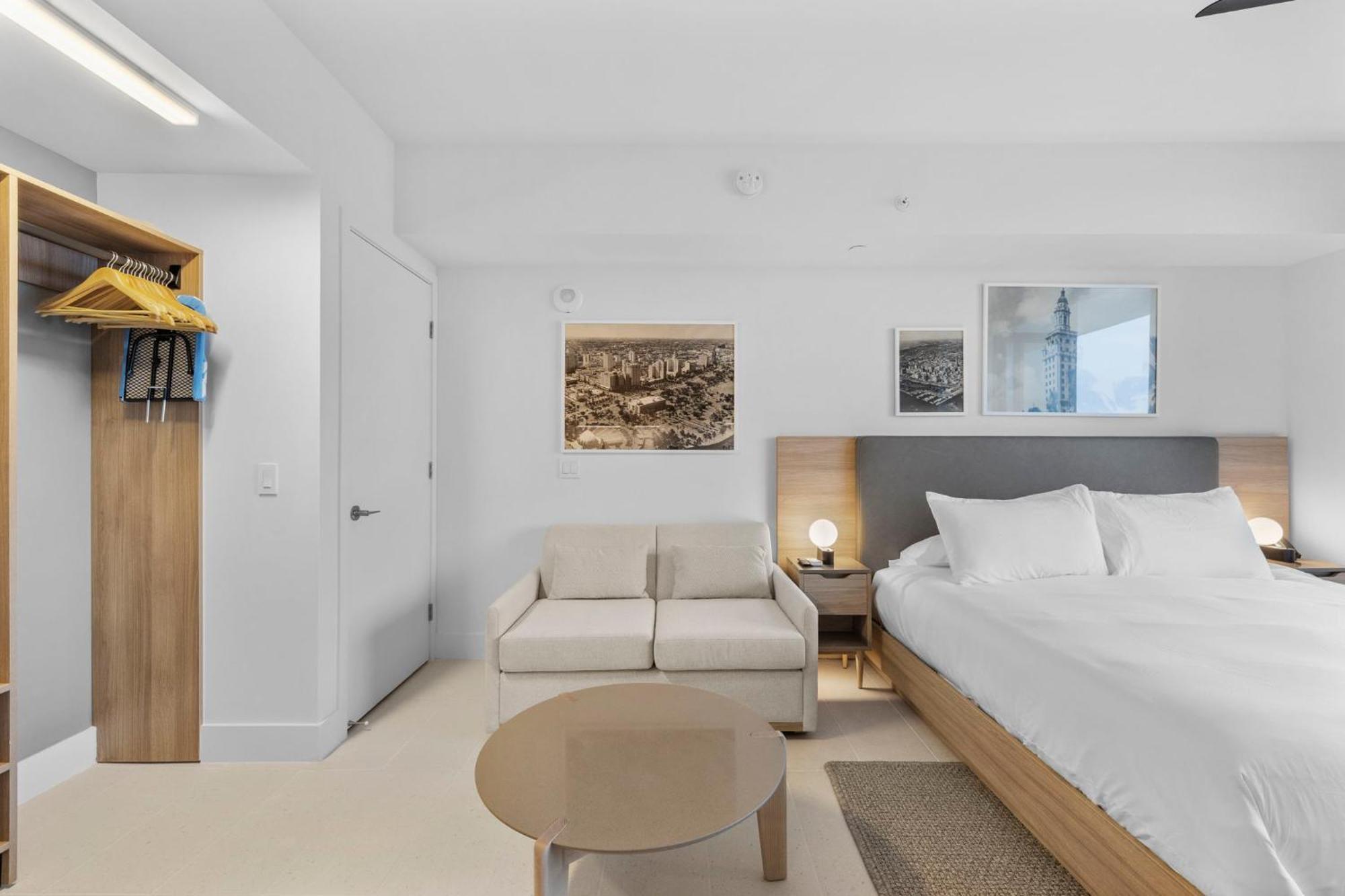Free Parking! In Downtown Apartment