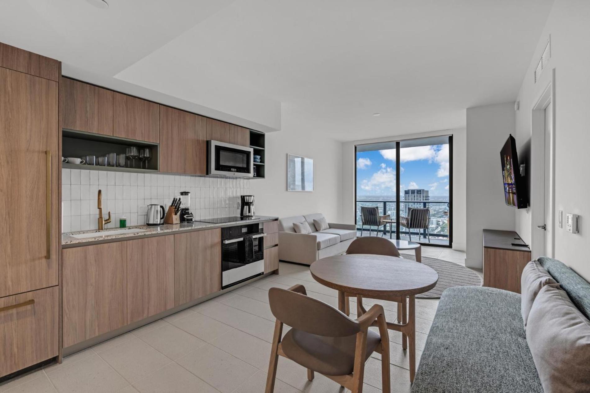 Modern 1 Bed On The 42nd- Heart Of Downtown