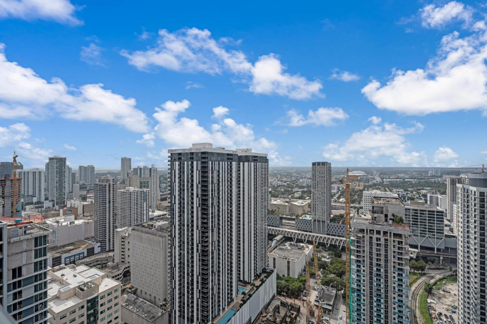 Modern 1 Bed On The 42nd- Heart Of Downtown