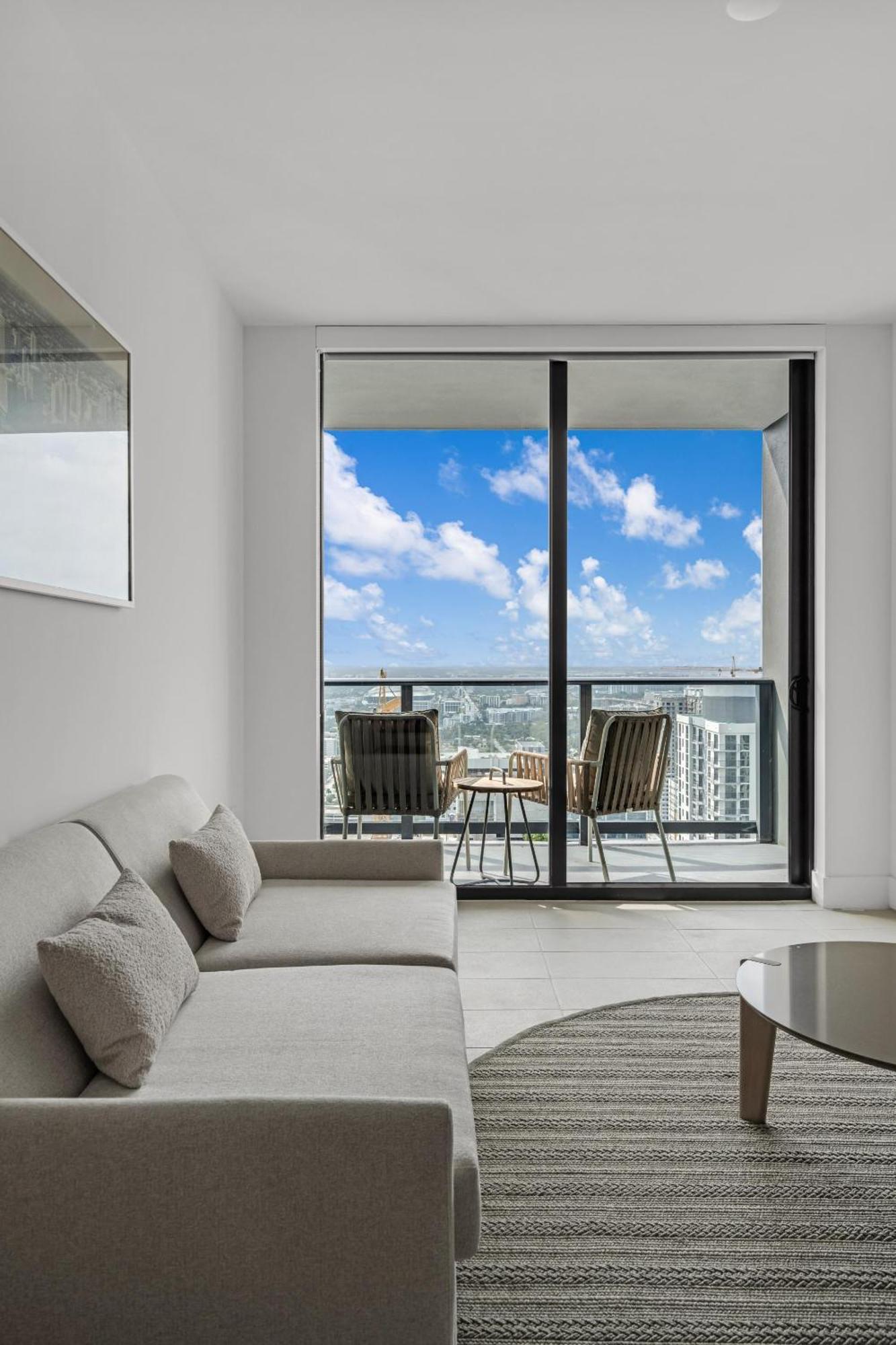 Modern 1 Bed On The 42nd- Heart Of Downtown Apartment *