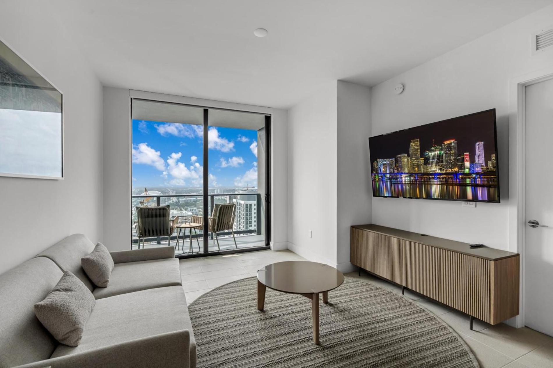 Modern 1 Bed On The 42nd- Heart Of Downtown Apartment Miami