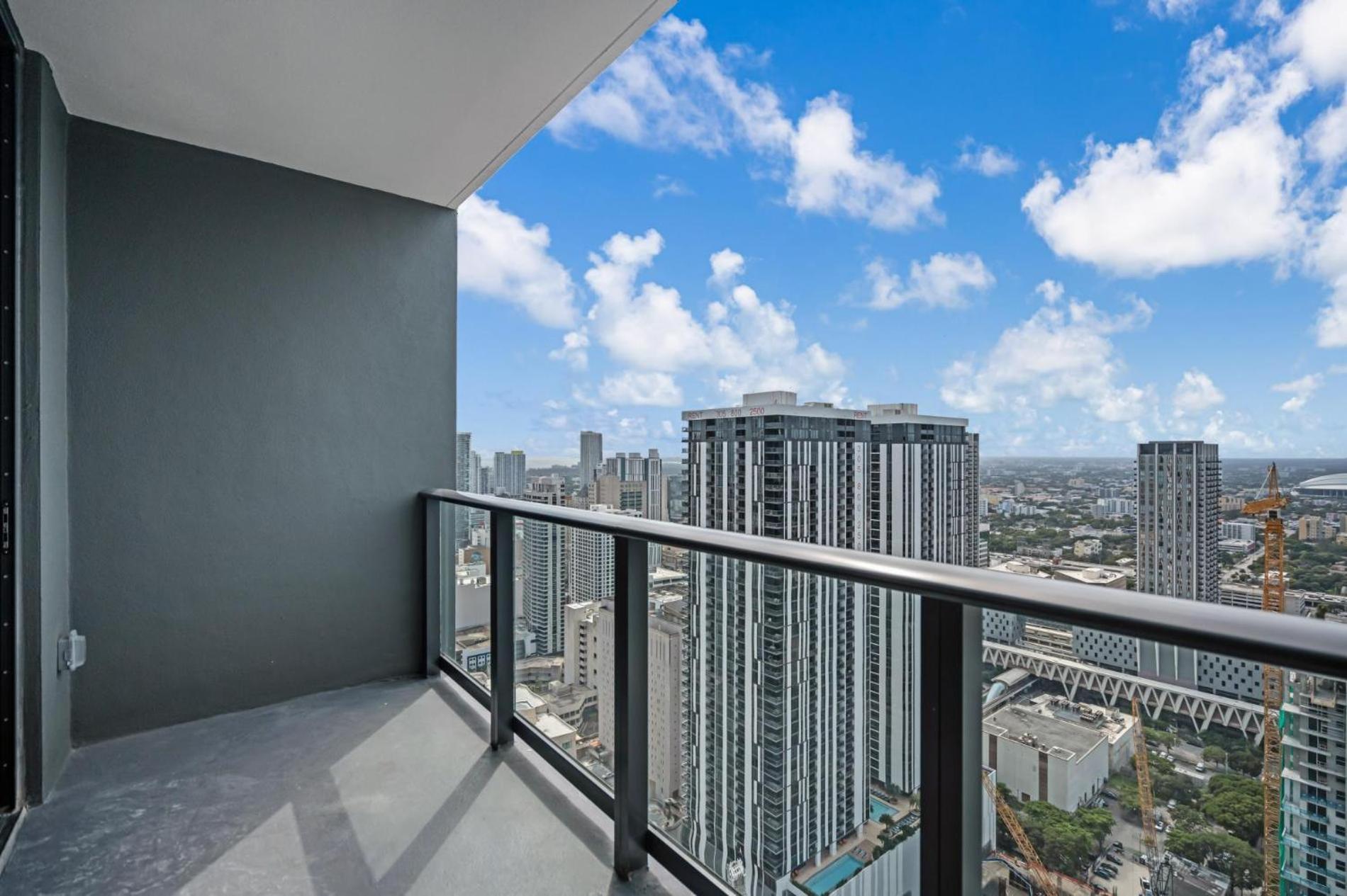Apartment Modern 1 Bed On The 42nd- Heart Of Downtown Miami