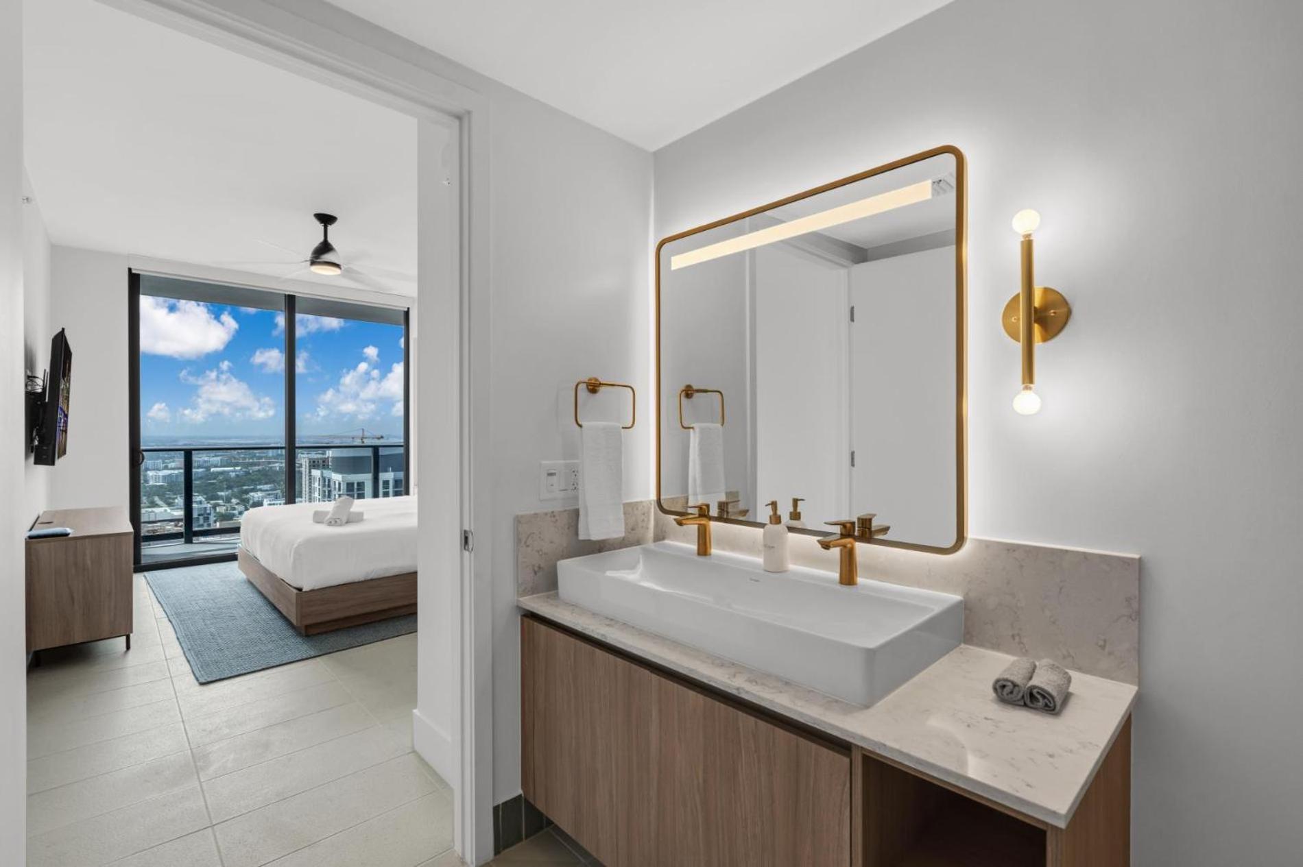 Modern 1 Bed On The 42nd- Heart Of Downtown *