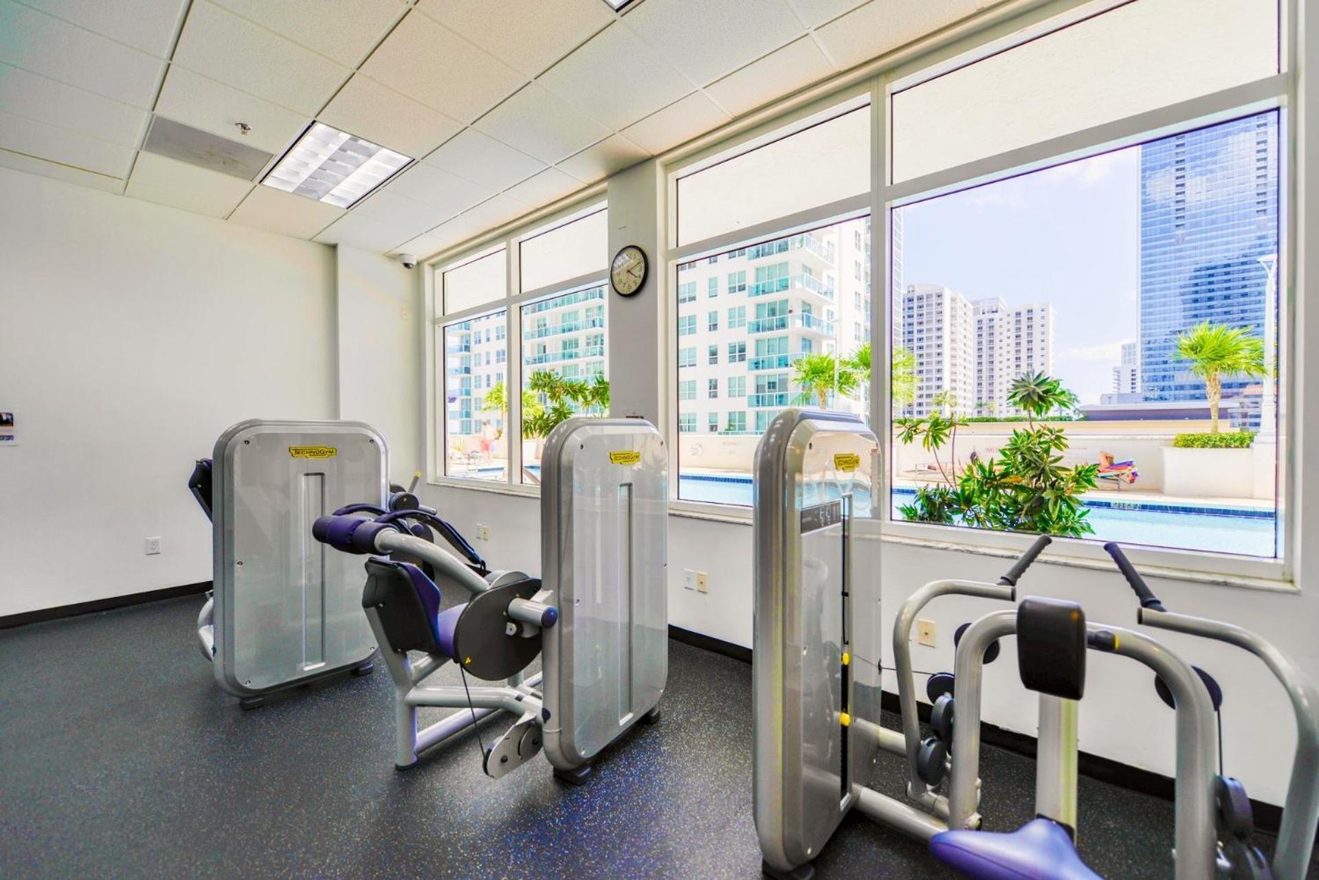 Amazing Brickell With Ocean-pool View *