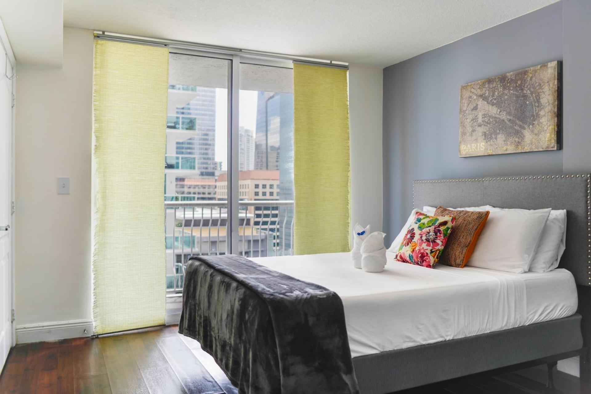 Amazing Brickell With Ocean-pool View Miami
