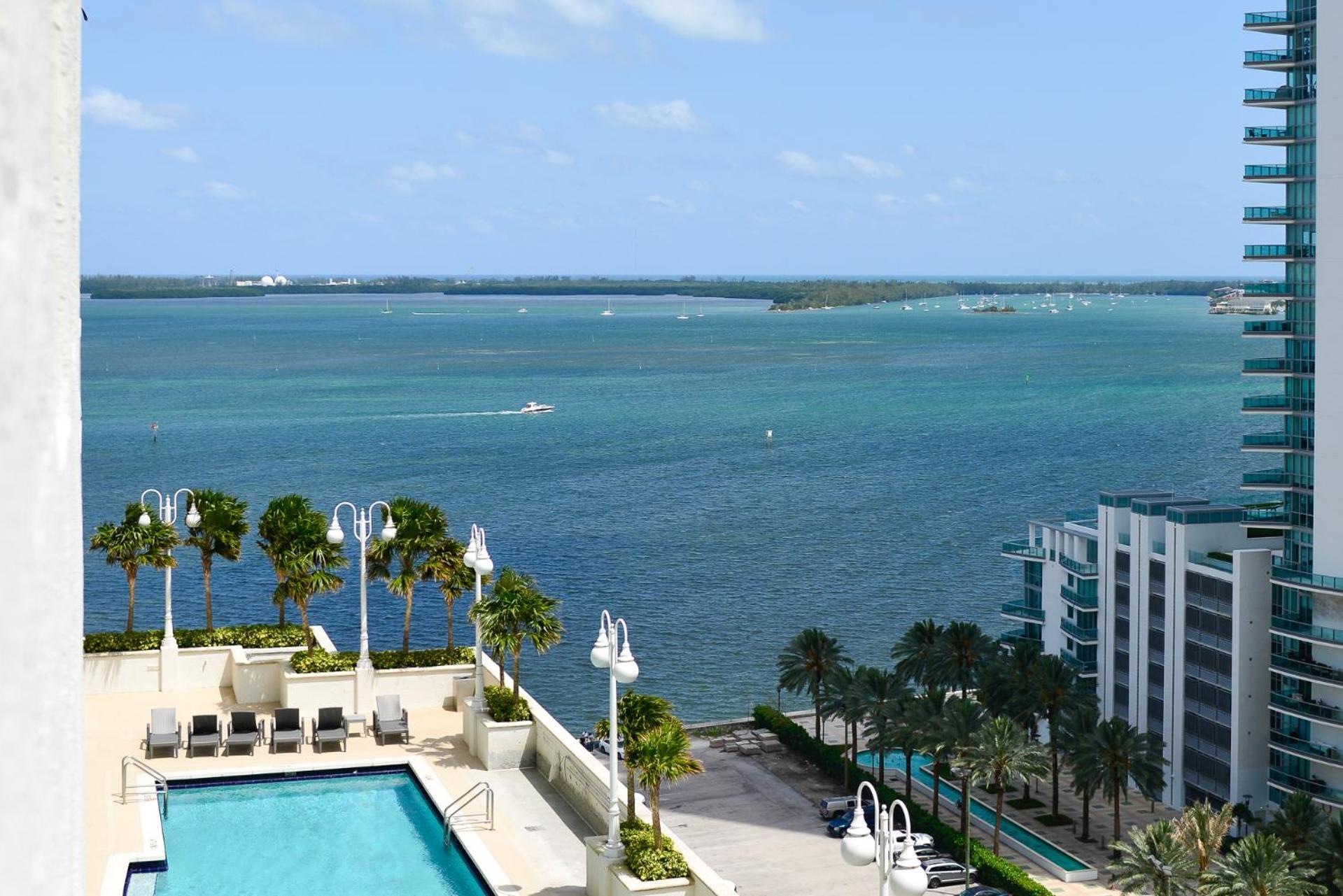 Amazing Brickell With Ocean-pool View Miami