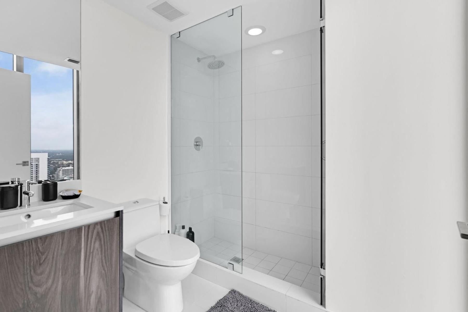 Luxury Corner Unit With Stunning Bay Views Miami