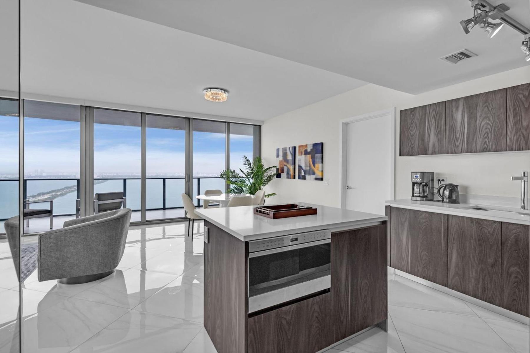 Luxury Corner Unit With Stunning Bay Views Miami