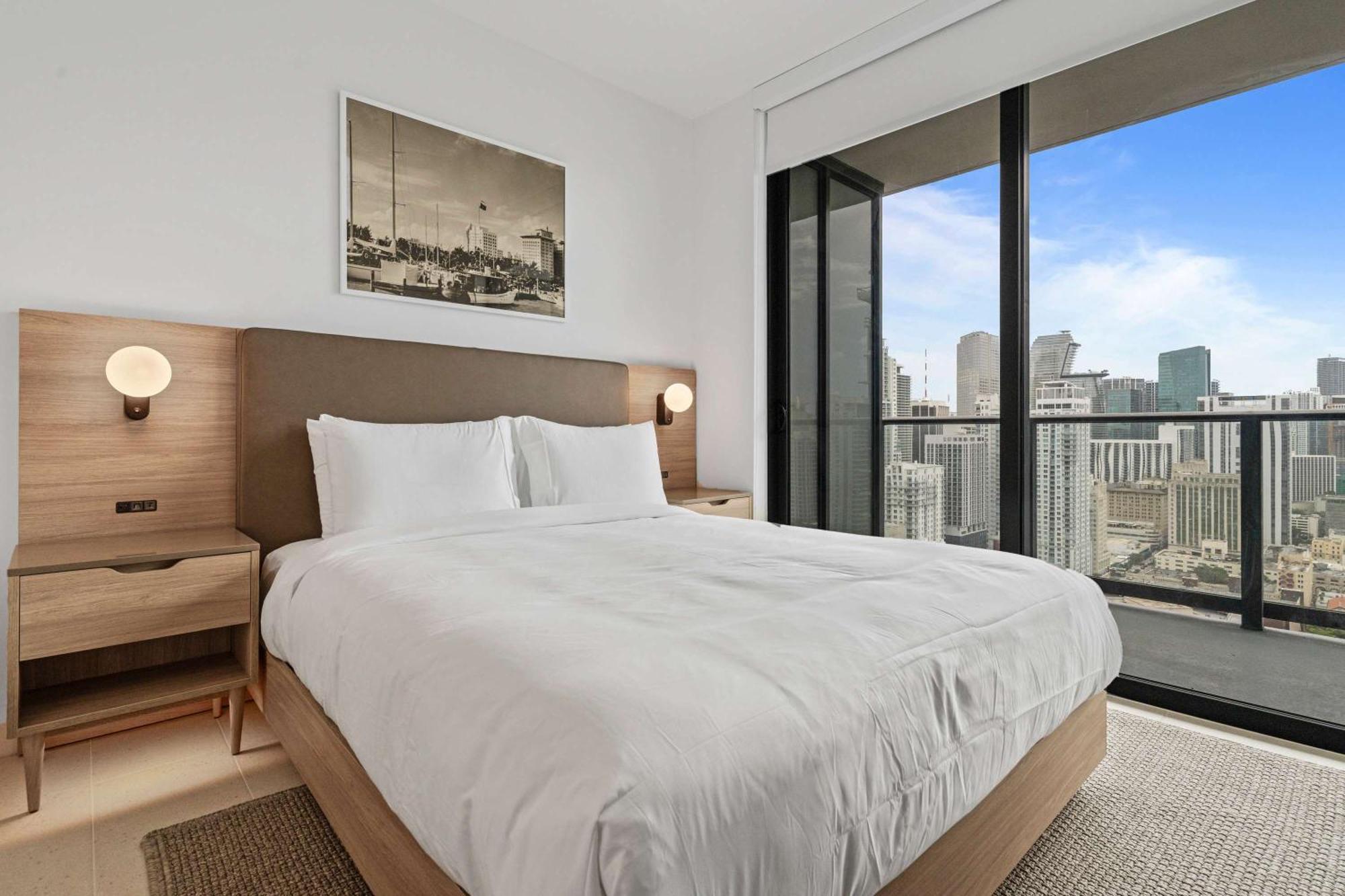 Bayside Breeze - Downtown Luxury Tower *