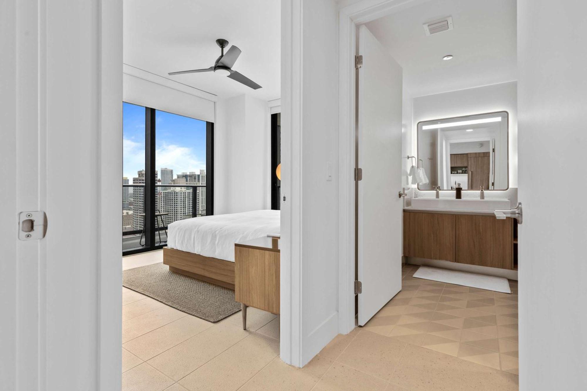 Bayside Breeze - Downtown Luxury Tower Apartment Miami