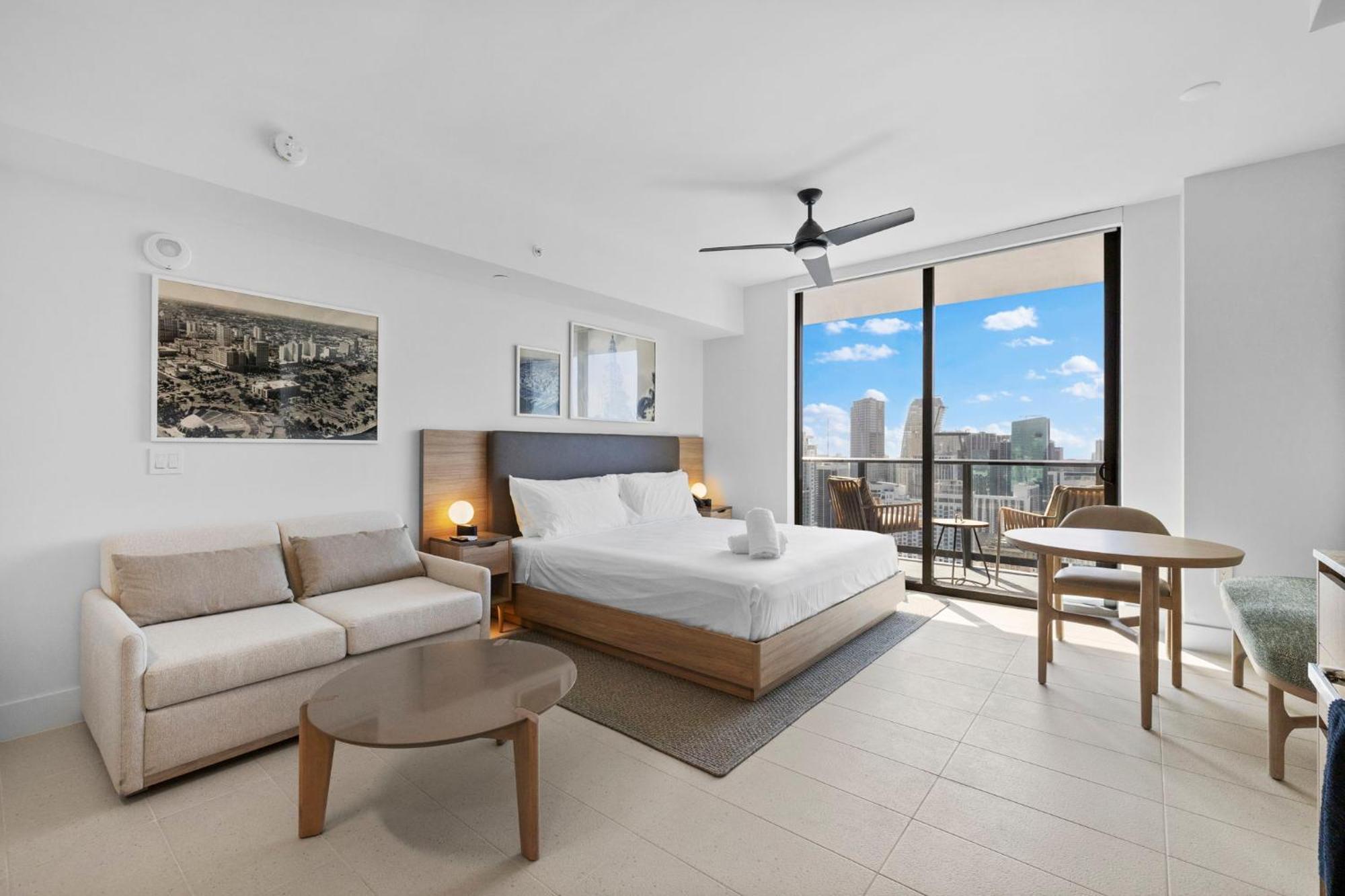 Apartment Luxury On 47th! Floor In Downtown Miami
