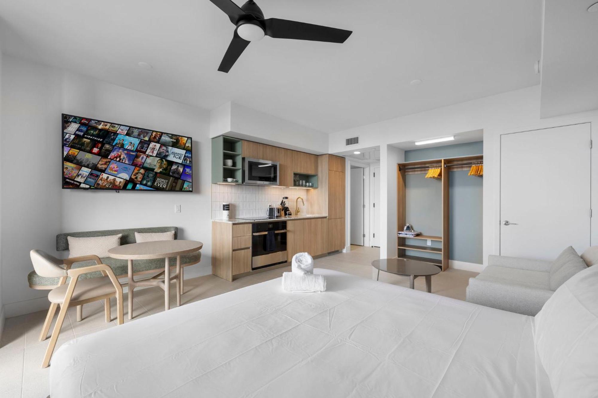 Luxury On 47th! Floor In Downtown