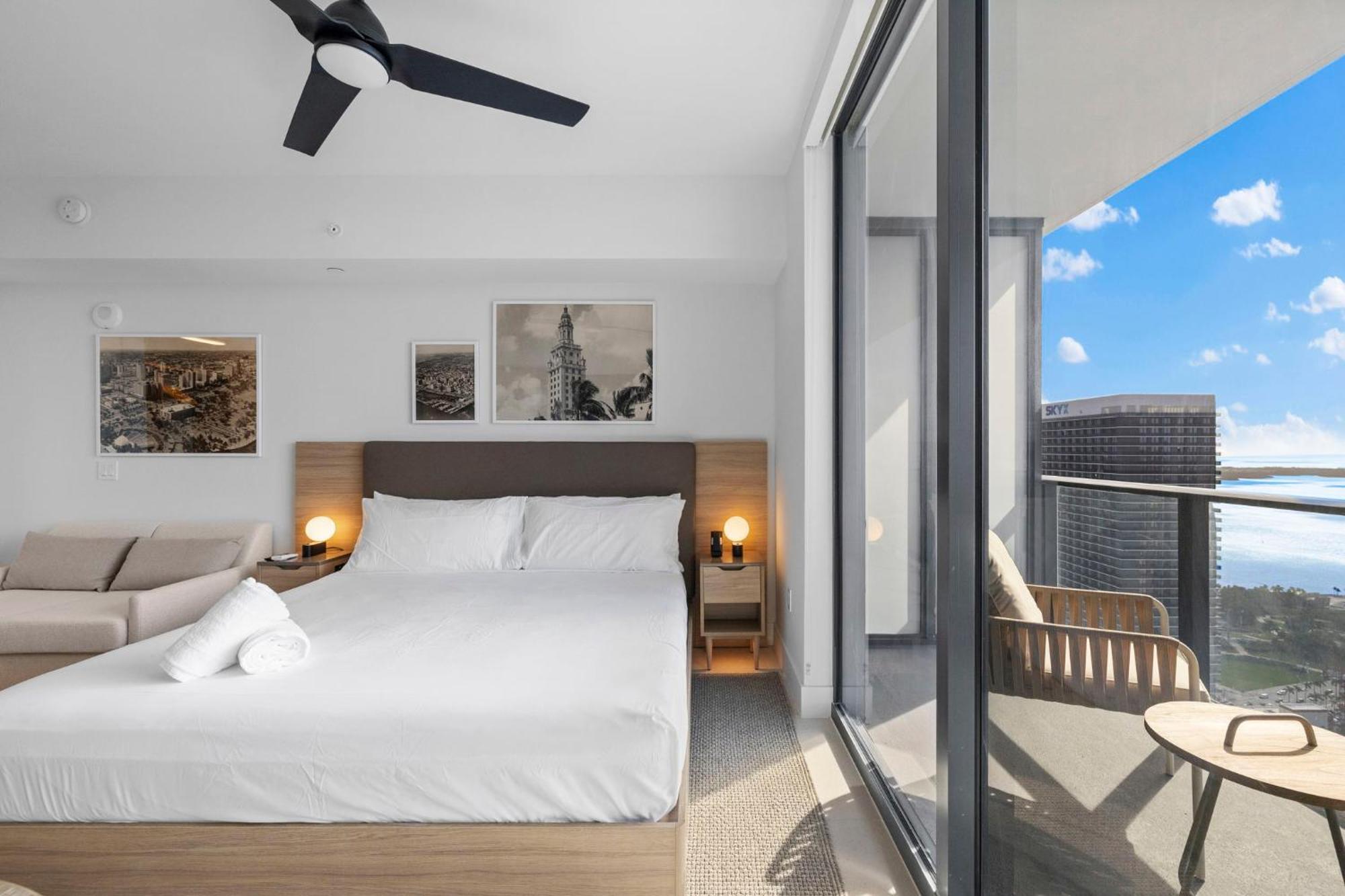 Apartment Luxury On 47th! Floor In Downtown Miami