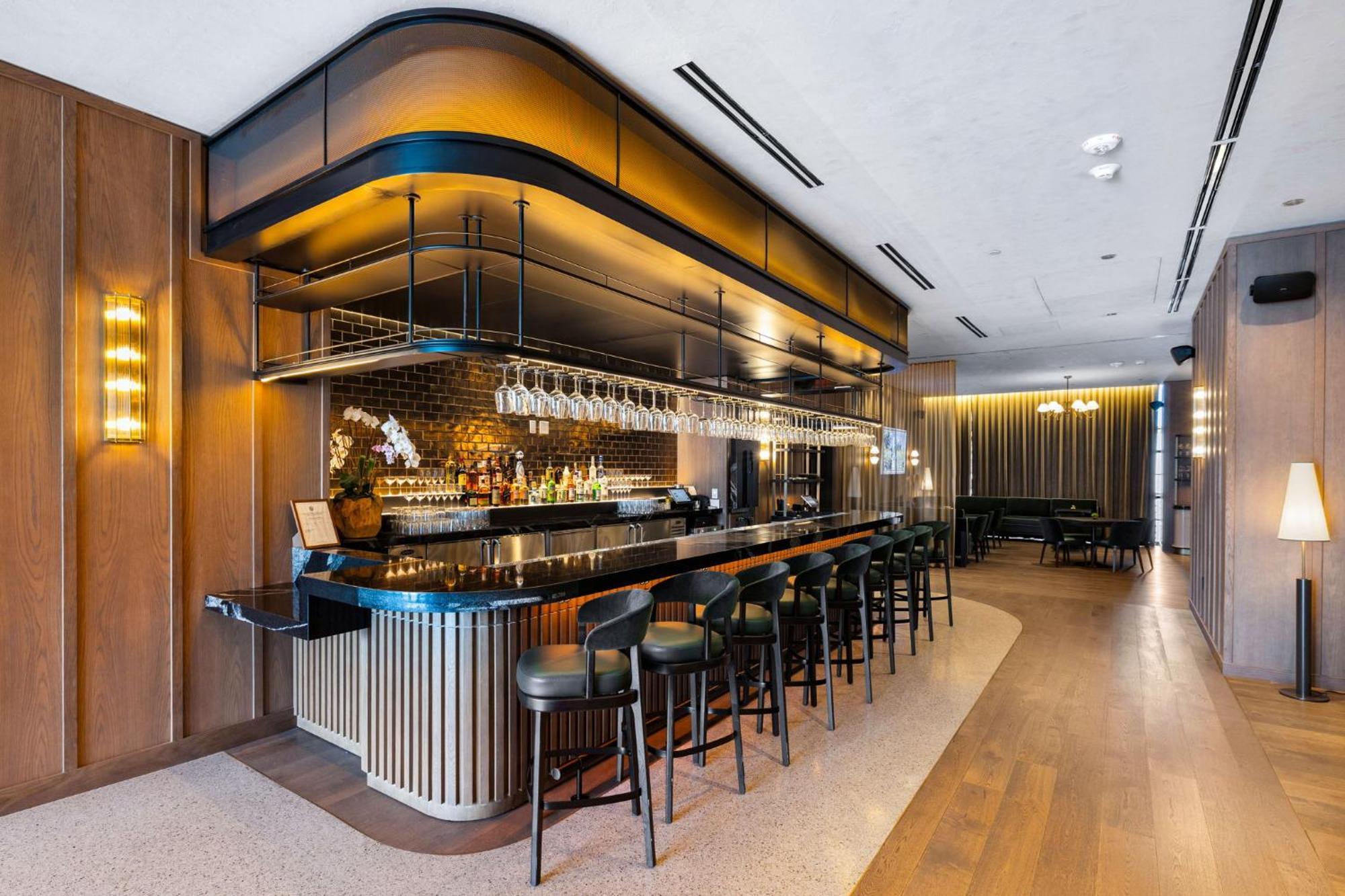 Luxury On 47th! Floor In Downtown Miami