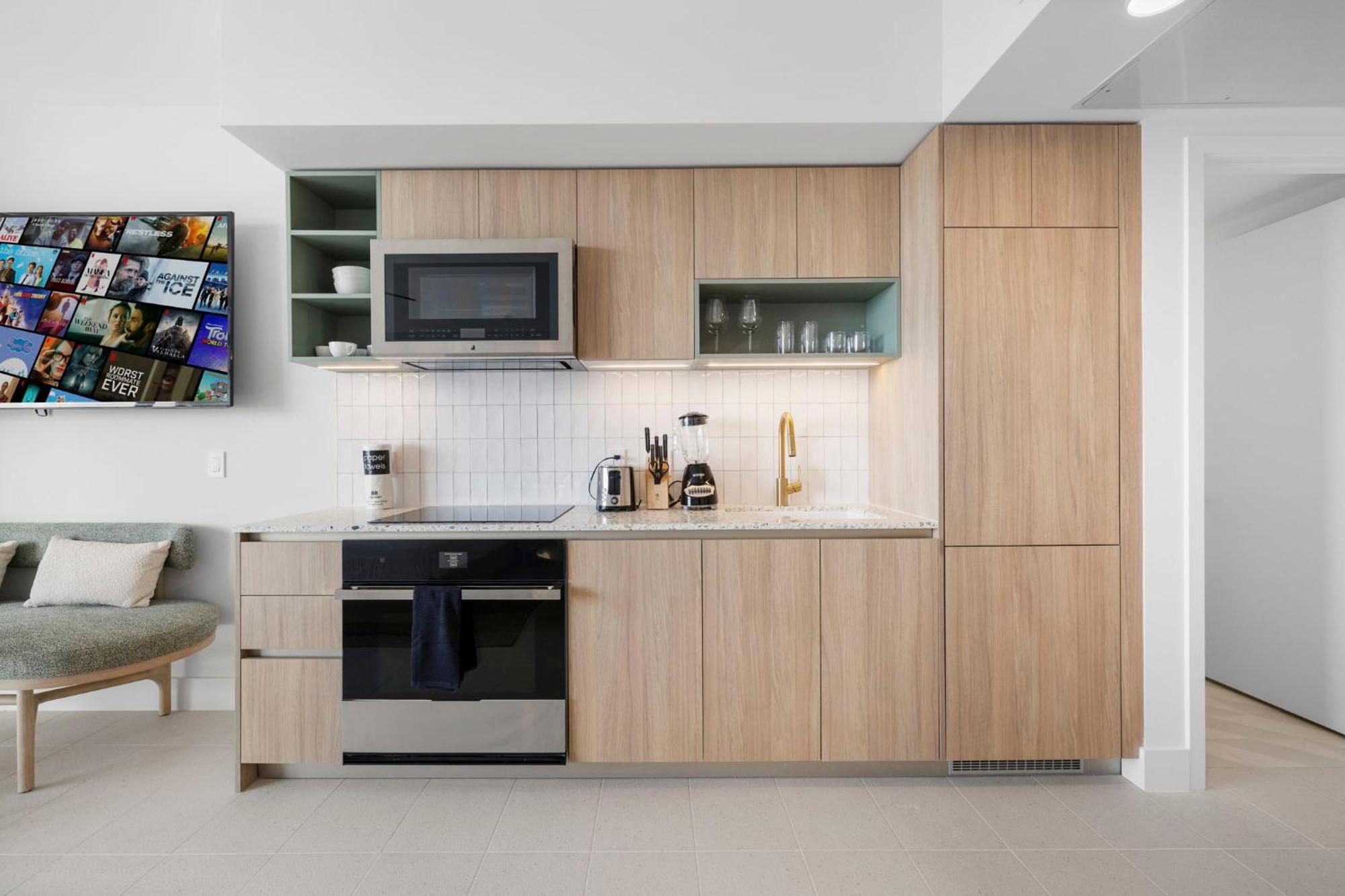 Luxury On 47th! Floor In Downtown Miami