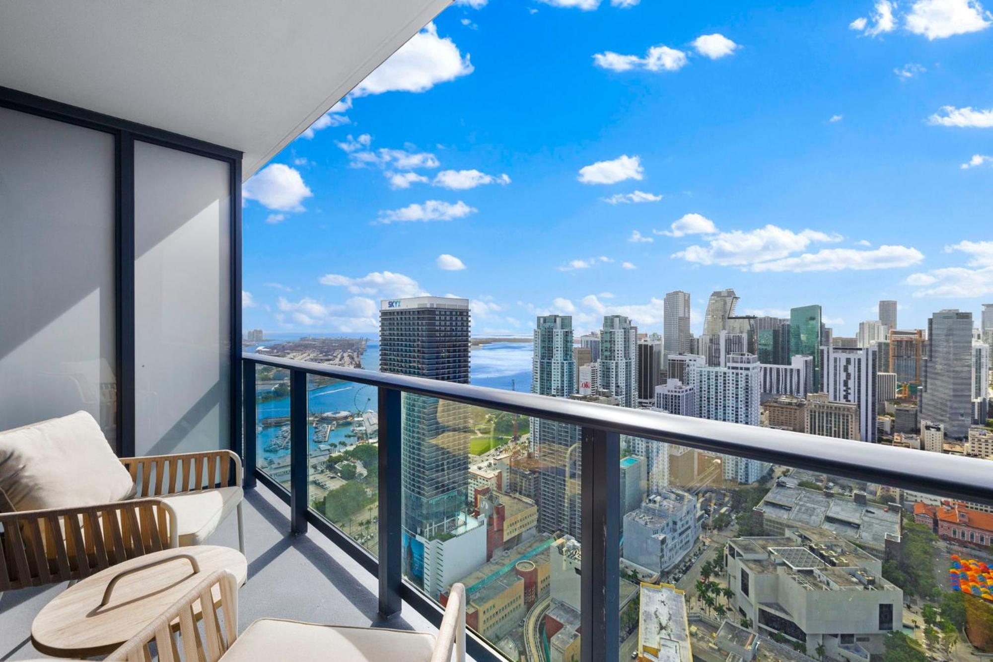 Luxury On 47th! Floor In Downtown Apartment