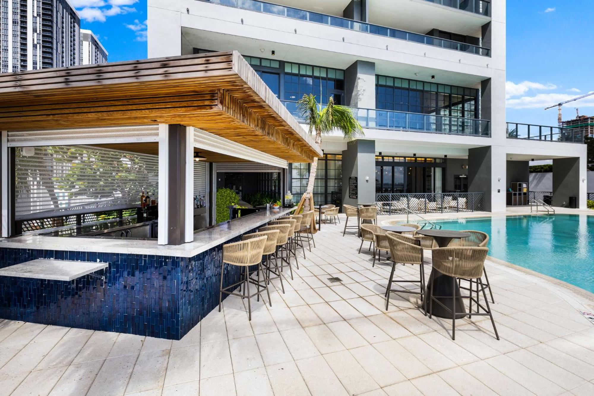 On 47th Floor! With Amenities Apartment