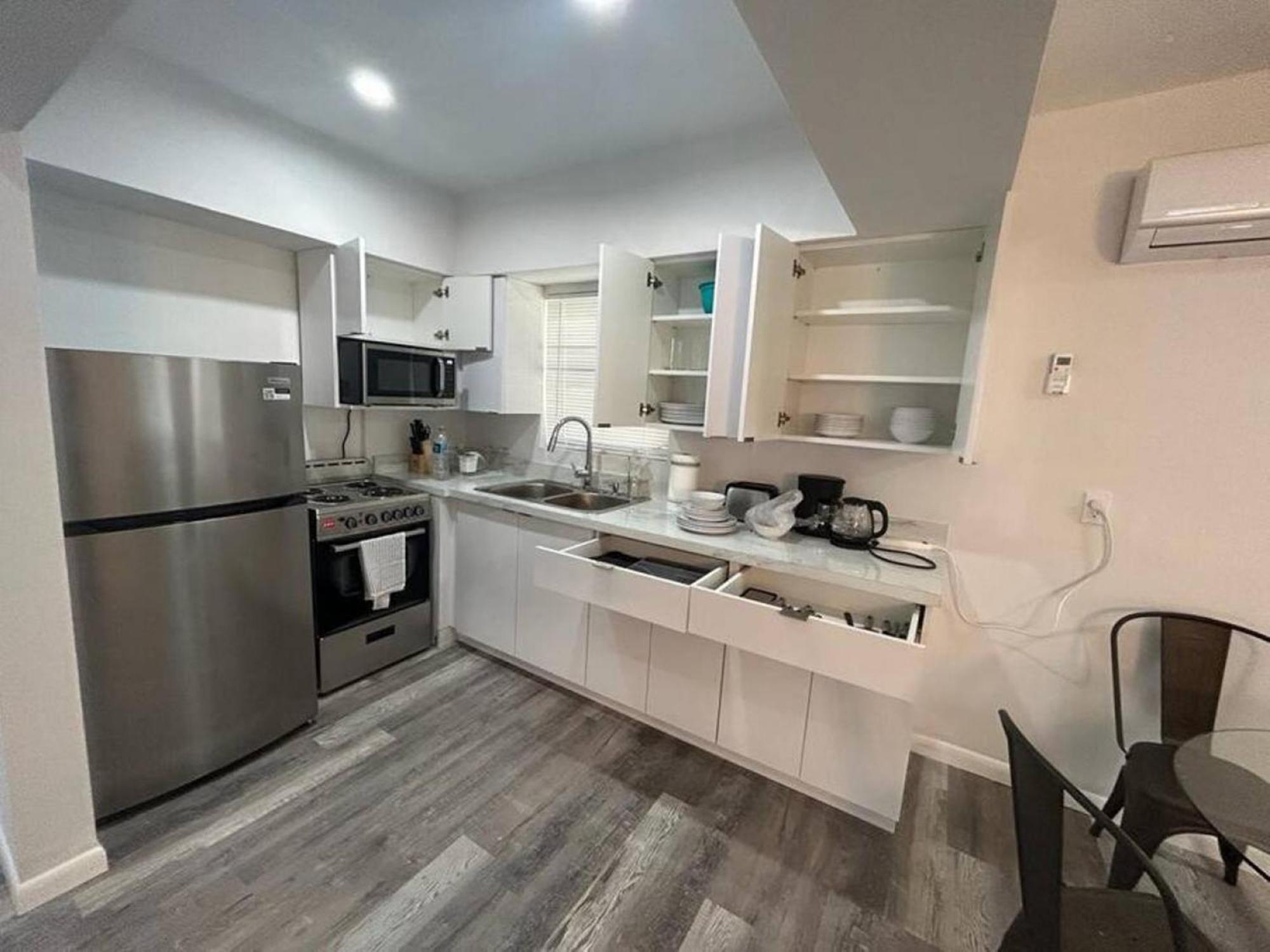 Fully Equipped With Parking Near Cocowalk Miami