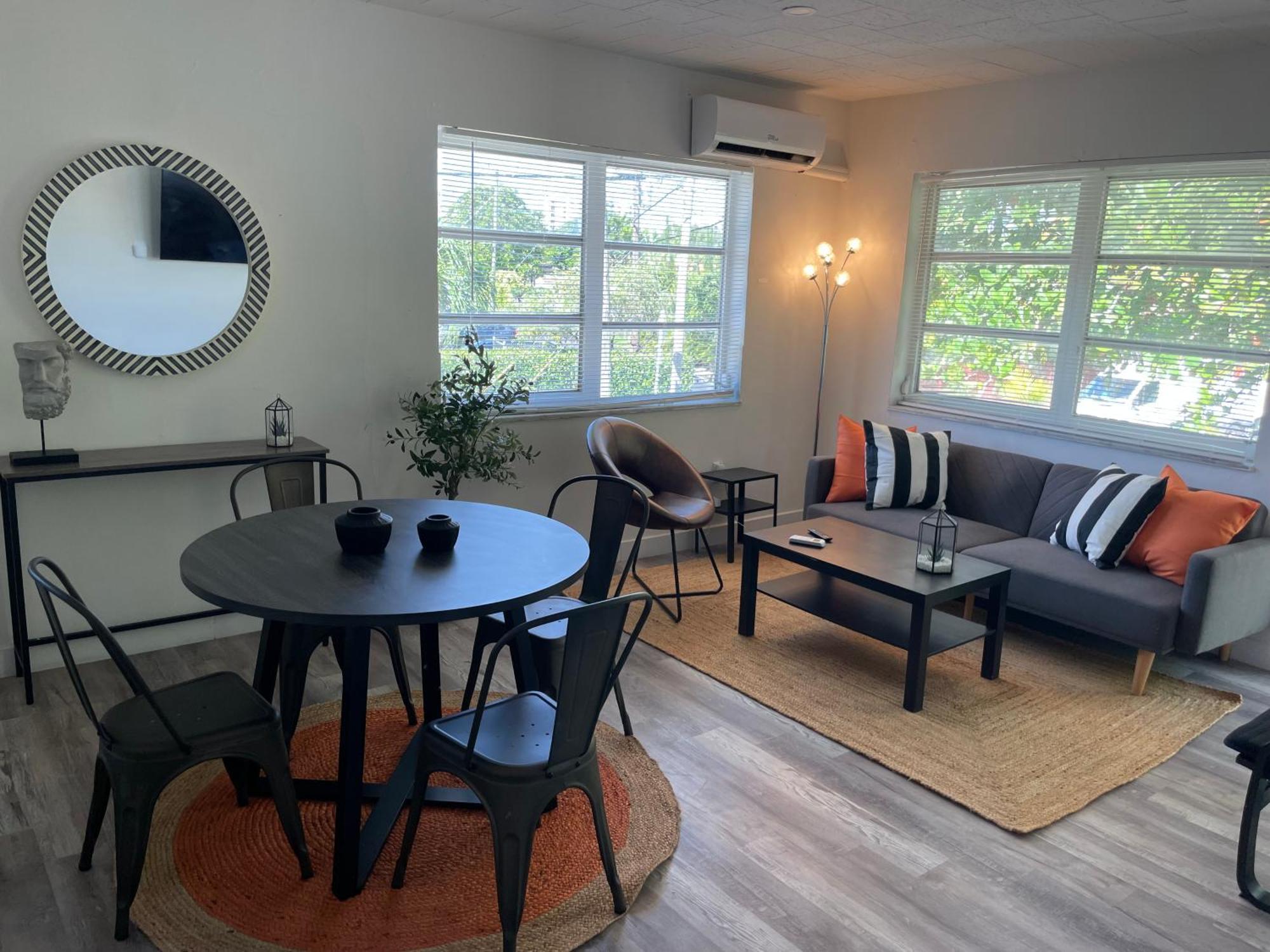 Fully Equipped With Parking Near Cocowalk Miami